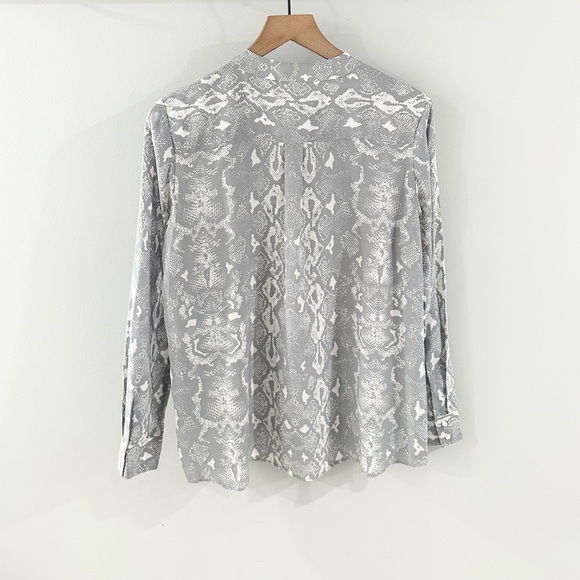 J. McLaughlin Snake Print Silk Blouse Gray Size Large - Picture 7 of 7